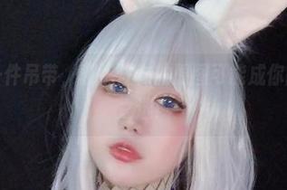 不止是一件吊带，椒妮佐仁的原图可能成你的新壁纸之选！