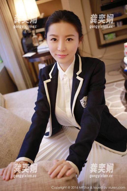 模范学院-唐琪儿Beauty 模范学院 - 从教室走出的唐琪儿Beauty:美图后面竟然是这种校服?