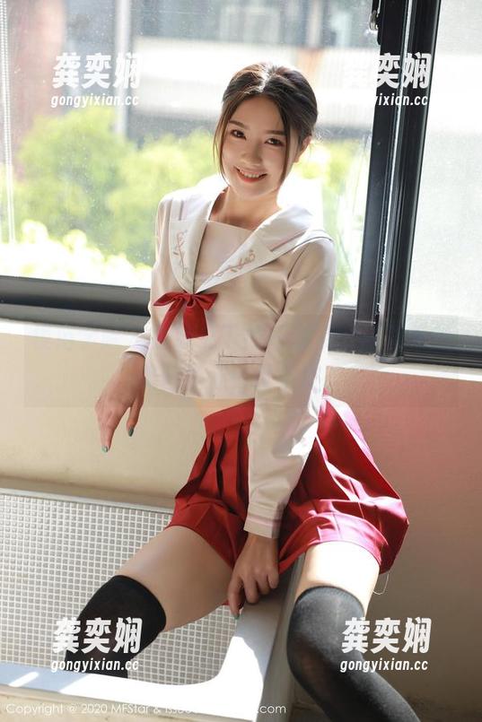 模范学院-甜筒晓彤 模范学院 - 婚纱之下的系鞋带,甜筒晓彤美图多了一份俏皮?