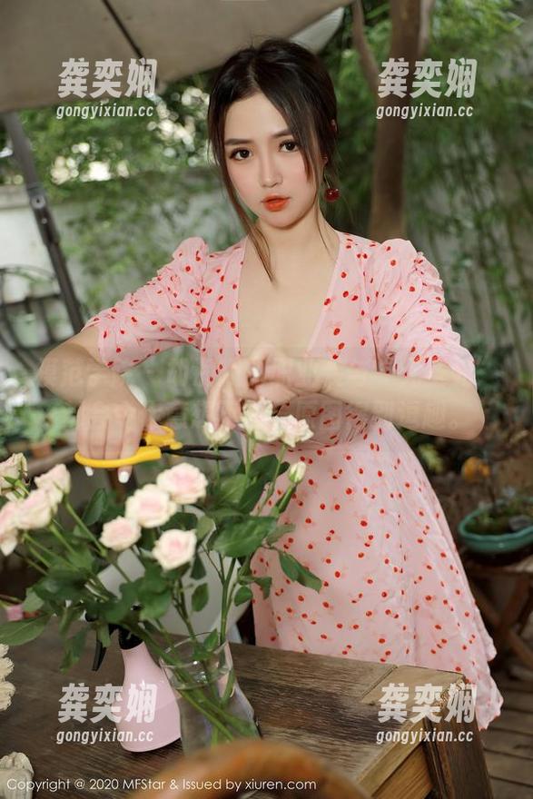 模范学院-胡润曦 模范学院 - 胡润曦的职业装与“无圣光”都会令你意想不到,原图得到逗趣。