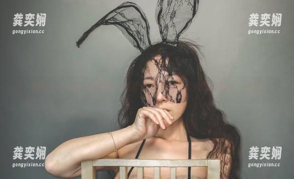 樱晚gigi这一组写真，脑海里不断浮现出她的小秘密，嘻嘻
