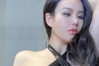 微密圈 – 水蜜桃米米：连体衣写真更新，有没有被这身躯吓到？