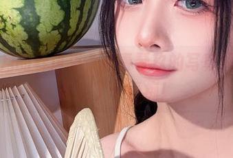 在四月的春风里，清青琴玖的写真图包像是发了个春痴！