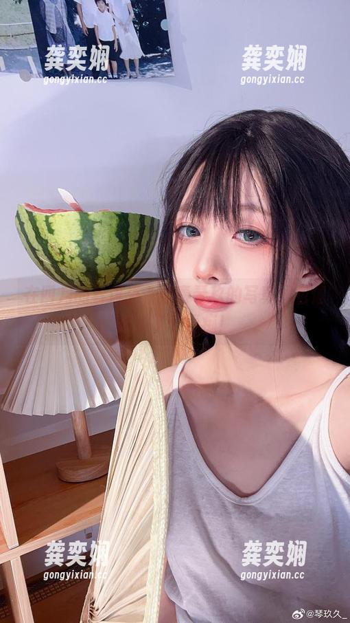 清青琴玖 在四月的春风里,清青琴玖的写真图包像是发了个春痴!