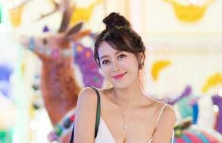 爱蜜社 – 蕾蕾醒了没的自拍，福利隐藏在每一处原图细节