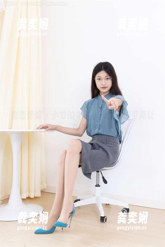物恋传媒-小竹 物恋传媒 - 小竹的牛仔裤,这原图可真让人驻足啊,几乎都不想动了。