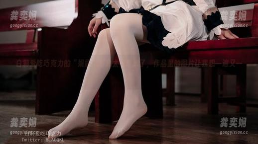 白莉爱吃巧克力 白莉爱吃巧克力的“妮露”形象太有意思了,作品里的图片让我想一遍又一遍