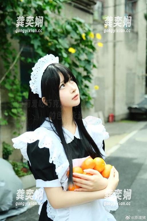 白莉爱吃巧克力 在白莉爱吃巧克力的甘雨里,真想原图里的色彩永远停留