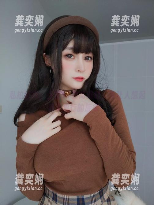 私拍新探：白银81的高跟鞋，真让人想起某个流行的旋律！