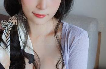 下载这组白银81的女友写真，或许能体验假装恋爱的乐趣？