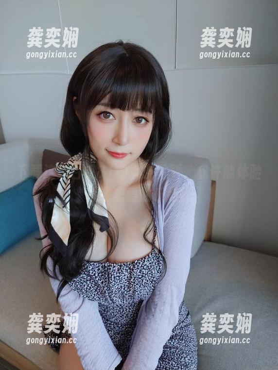 白银81 下载这组白银81的女友写真,或许能体验假装恋爱的乐趣?