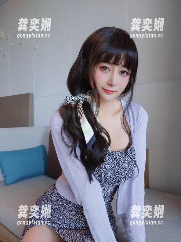 白银81 白银81在天台的cos图集,风一吹,我开始想入非非