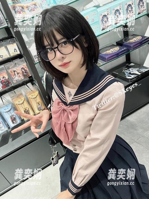 眼酱大魔王w的西灰丝高筒系列图片：看这双筒，都是在挑战我的搭配极限啊！
