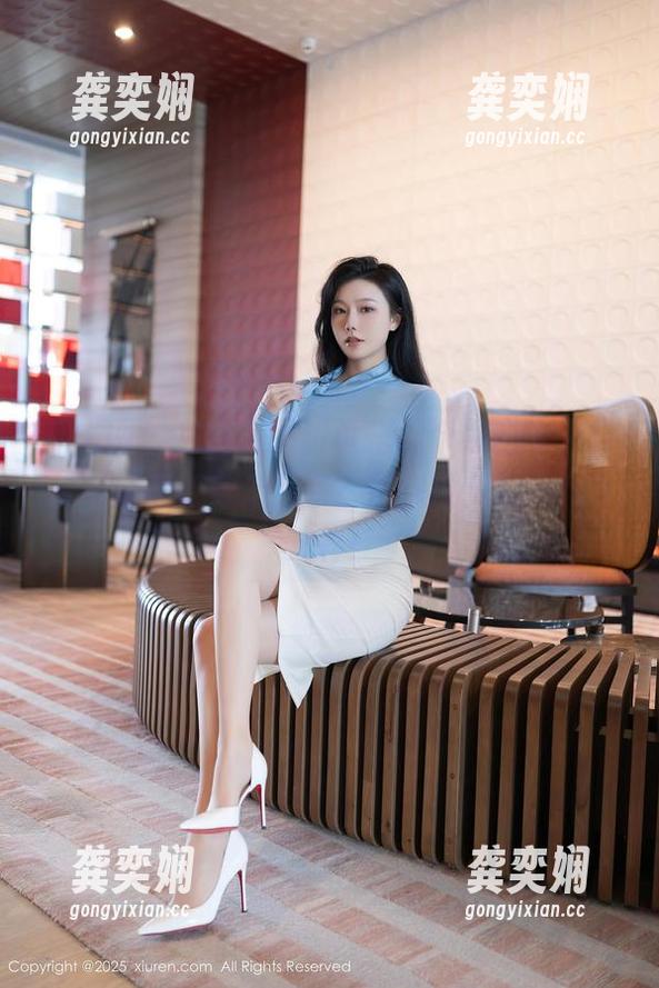 秀人网 - 免费套图听说搭配个黑内衣，白衬衫就能变身走红毯？那你没见Evelyn艾莉！