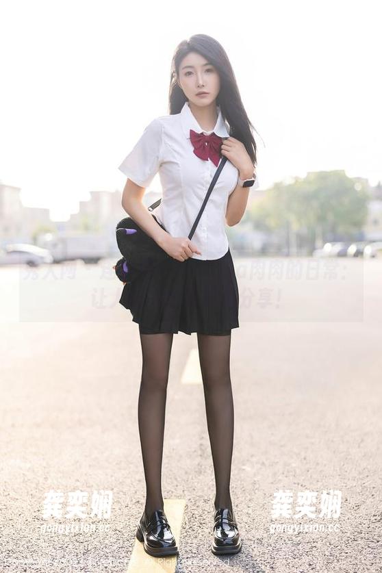 秀人网 - 连衣裙与Lavinia肉肉的日常：让人迷失的写真集分享！