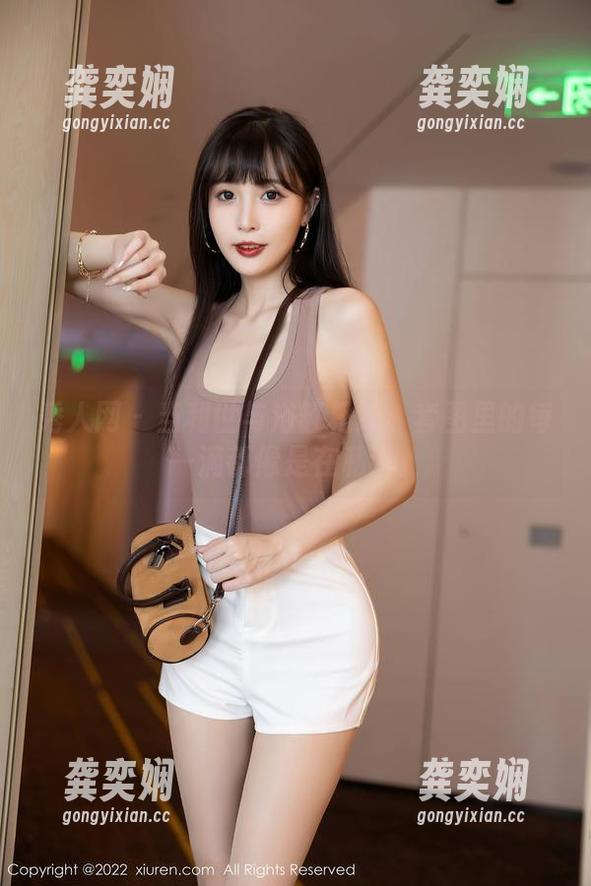 秀人网 - 当利世与浴缸相遇：套图里的每一滴都像是在私语。