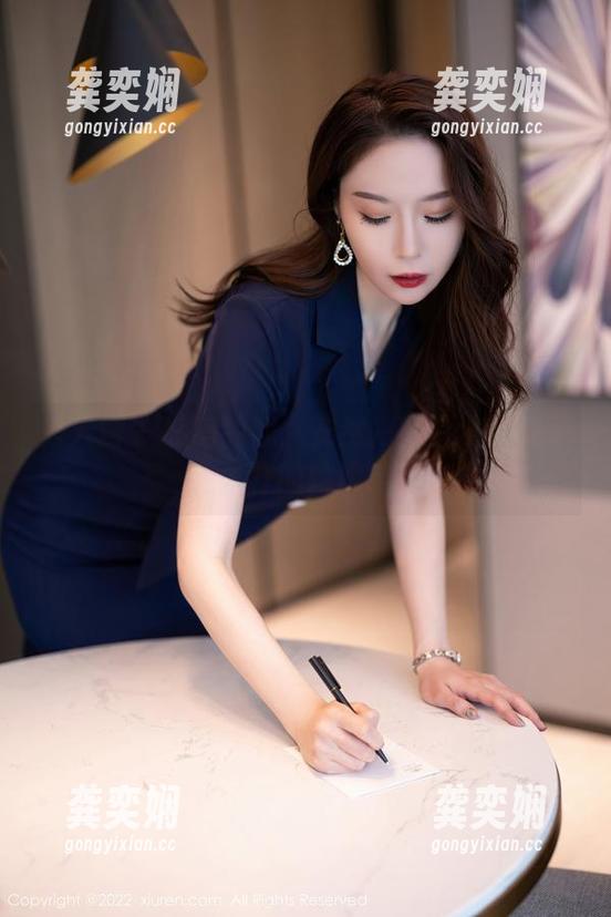 秀人网 - 私房独戏：安然把纯白演绎成了怎样的轮廓？