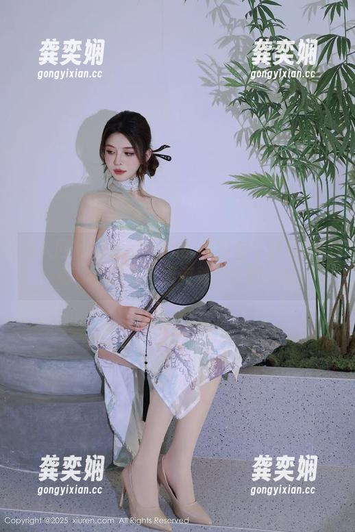 秀人网 - 安然anran的冷静与牛仔裤的随意，让这组原图有种难言的动感