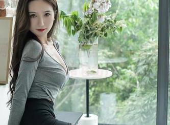 秀人网 – 张美荧：私房礼服及其无敌特点——不说不带它出门，哈哈！