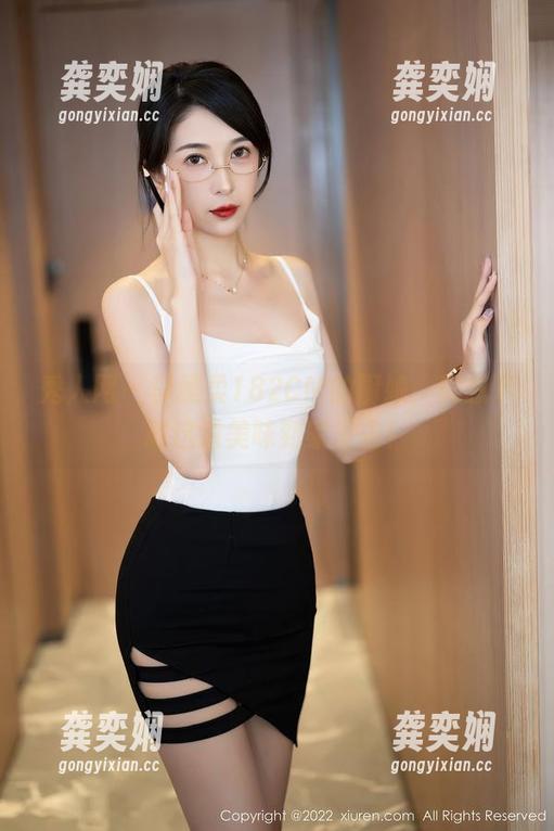 秀人网 - 李雅柔182CM的厨娘，真想下载这道美味到家里去！