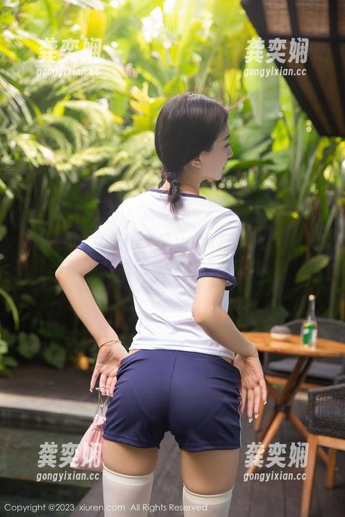秀人网 - 女王林文文yooki合集：辣鸡战斗机，越拍越有气场的逆天秘诀！
