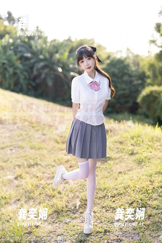 秀人网 - 江真真精选写真集：穿花嫁的样子好优雅，可是一转身可能就要摔个跟头了。