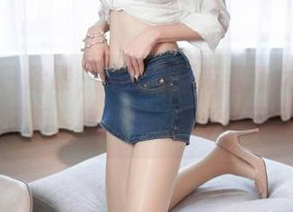 秀人网 – 哈喽，油田溪溪带着新女王的作品集更新，暗自咕噥“好像不错”？