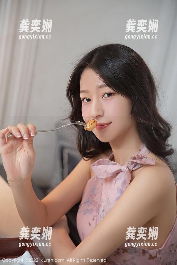 秀人网 - 灿宝“夏日”：原图中的抗拒与享受共存。