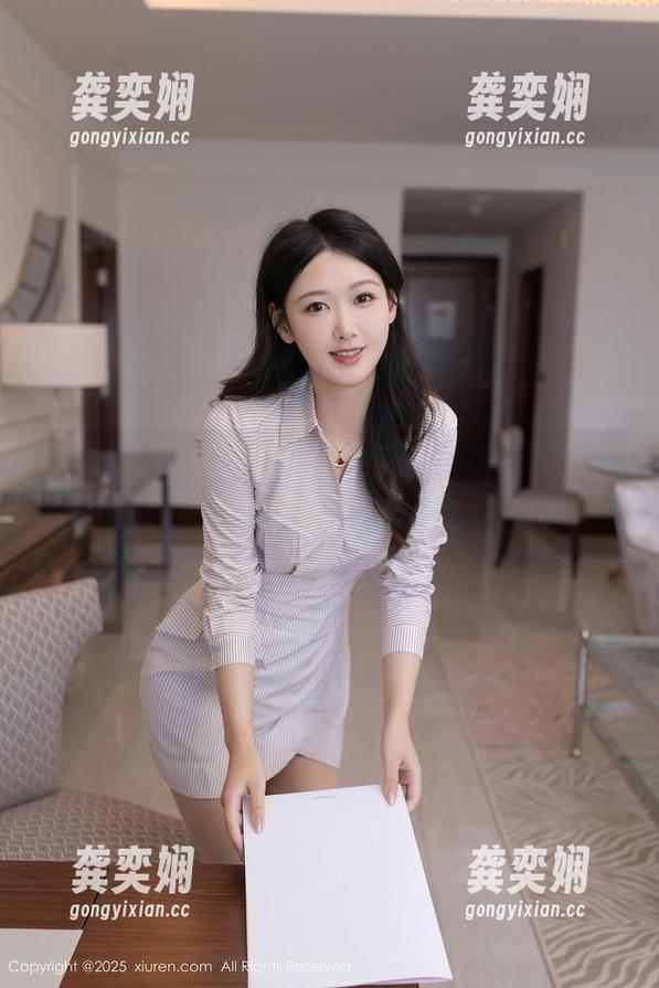 秀人网-邹晶晶女王 秀人网 - 图片一览,邹晶晶女王与死库水的惊奇邂逅,假装自己是在水下一样。