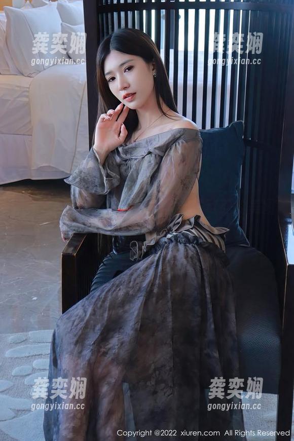 秀人网 - 校服不止于青涩，黄歆苑的美图精选直击内心
