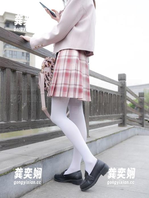 紧急企划-奶昔 紧急企划 - 挺有趣的,奶昔拍的这些纯白吧?精致到我想问:你哪个角度都那么好看吗?