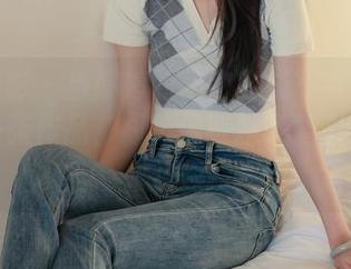 绮梦摄影 – 当婷婷的秘密变成写真：你我只差一张作品，却仿佛跨越了整个宇宙的距离。