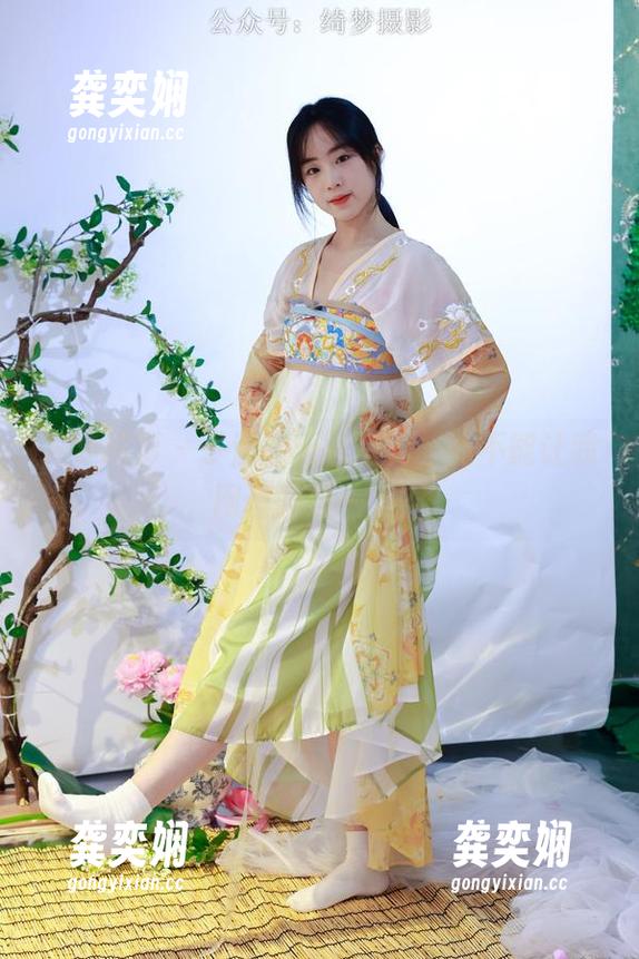 绮梦摄影 - 子涵的天台写真，能不能让我网盘升级一下？