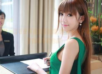 美媛馆 – 哇，这毛衣真有拔草的魔力！nova李雅精选图里盘算着我能不能也搞一件。
