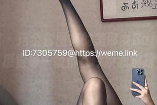 微密圈 – 这全套图集的美邵女Baby腿部特写，感觉每一帧都在呼唤我追踪到底。