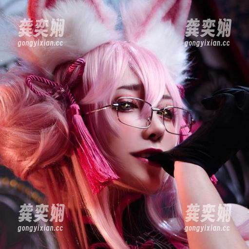 翎柒菜菜 翎柒菜菜的棉袜写真,轻松懒散,像是在沙发上一样~