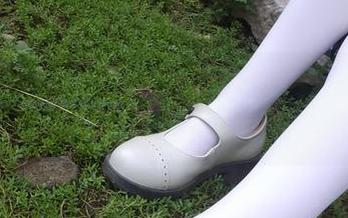 原图登场！西尔酱的校服白丝，轻松让人心神不宁的样子