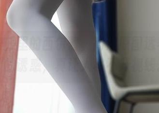 黑丝校服里的西尔酱，高清原图透着点微妙的诱惑，真让人移不开视线。