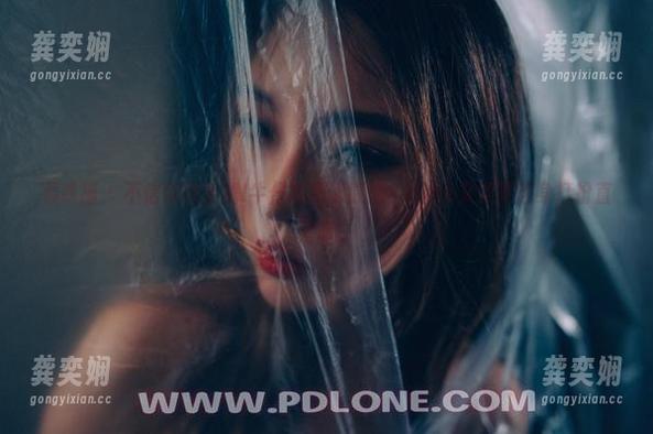 轰趴猫 - 不信你联系我!牛仔裤高清原图，Ellie艾栗栗这身打扮直夸呀。