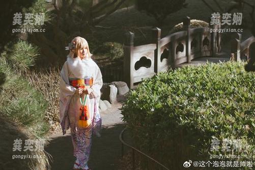 这个泡泡就是逊啦的护士套图：她会让你觉得看病也是一场浪漫邂逅！