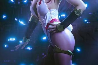 暧昧与直白的碰撞：雯妹不讲道理私房写真里的Nikke毒蛇