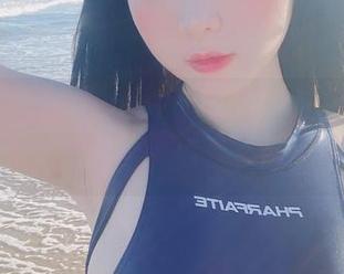 看吧，霜月shimo2022的图集，写真里多了份轻松，像是在闲聊。