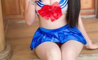 魅妍社 – 当Jenny佳妮穿上水手服，照片中的阳光都开始好奇：这是穿衣服还是洒狗粮？