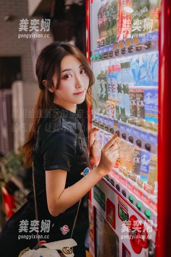 黑川 黑川给我展示的星奈女仆COS,点到为止的气氛,让我不小心移开目光,但又无法抗拒。